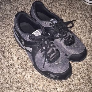 Women’s PUMA sneakers